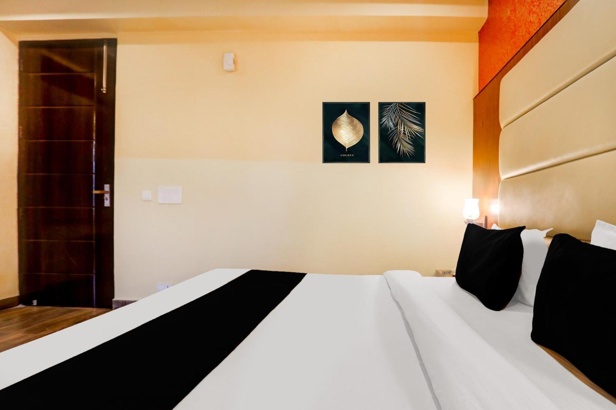 Rājpur Super Townhouse Oak Pacify Hills酒店 外观 照片