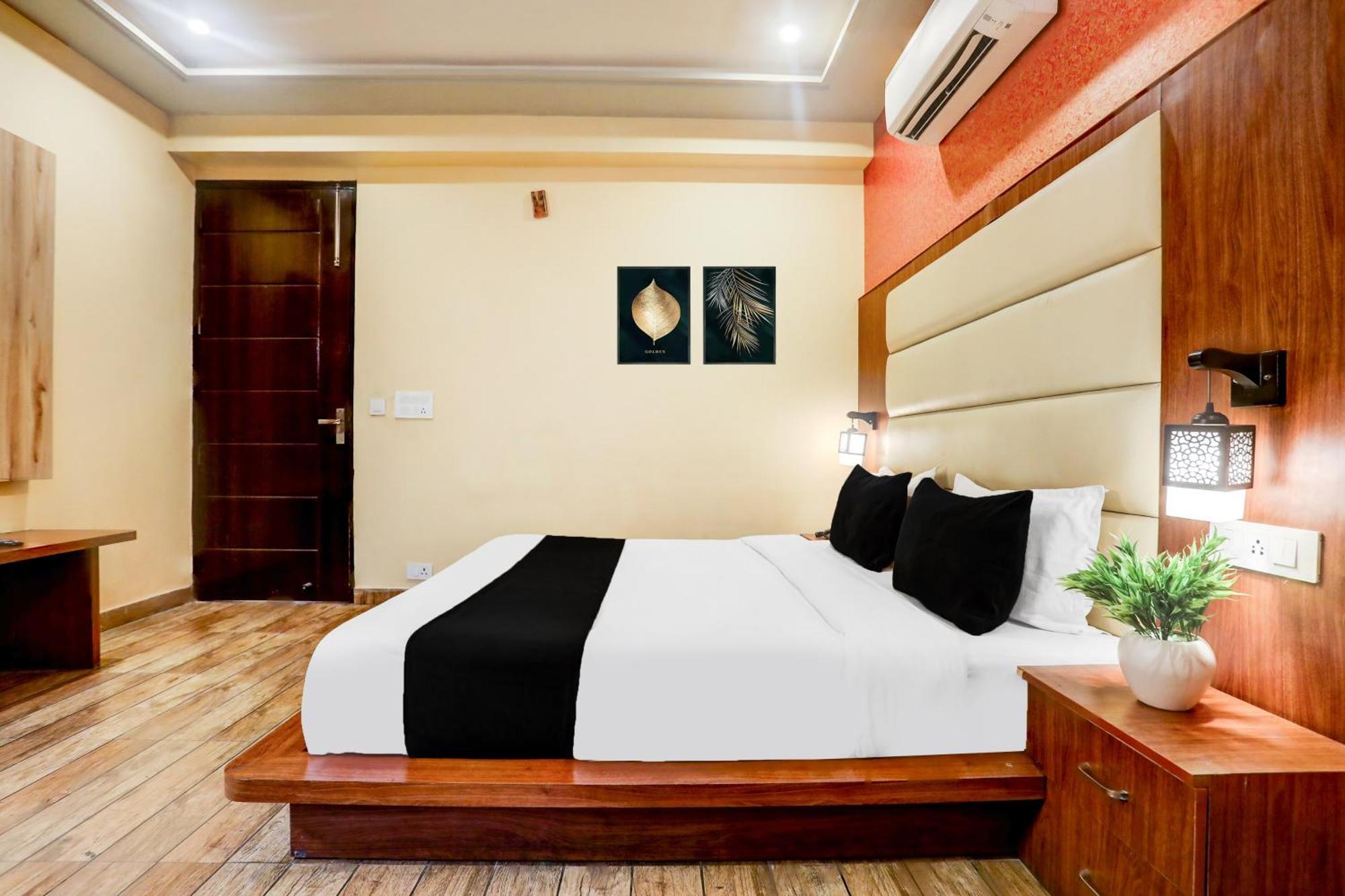Rājpur Super Townhouse Oak Pacify Hills酒店 外观 照片