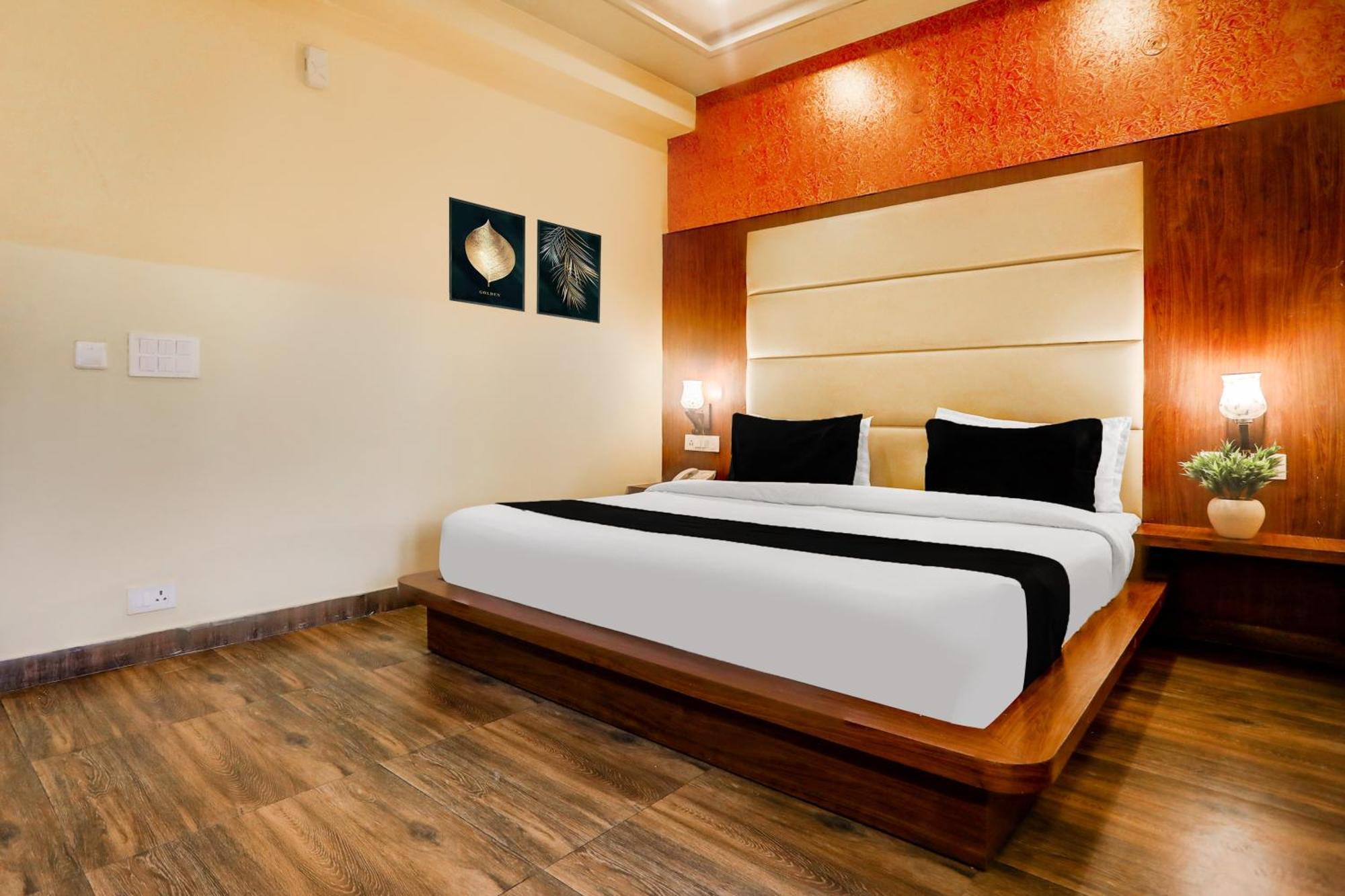 Rājpur Super Townhouse Oak Pacify Hills酒店 外观 照片